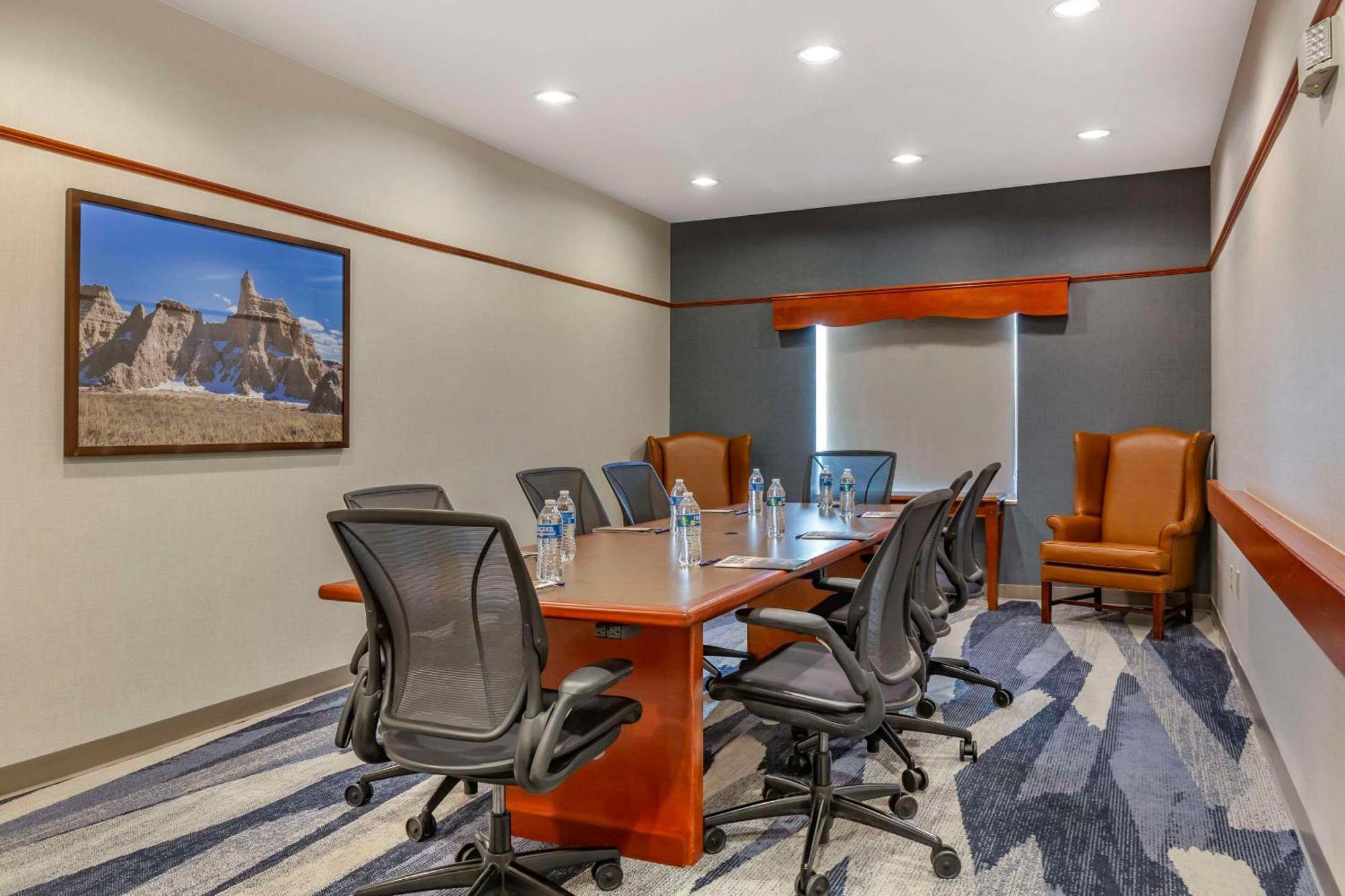 Comfort Inn & Suites Rapid City Near Mt Rushmore Экстерьер фото